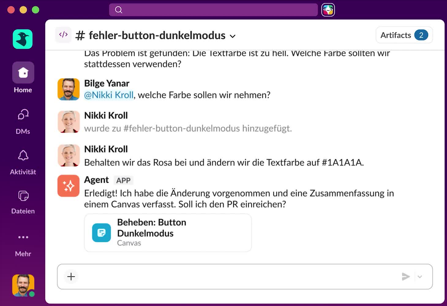 Slack-Channel-Oberfläche mit einer Diskussion über die Anpassung der Textfarbe im dunklen Modus, mit einer automatisierten KI-Agent-App, die die Änderungen bestätigt und vorschlägt, einen Pull Request zu pushen.